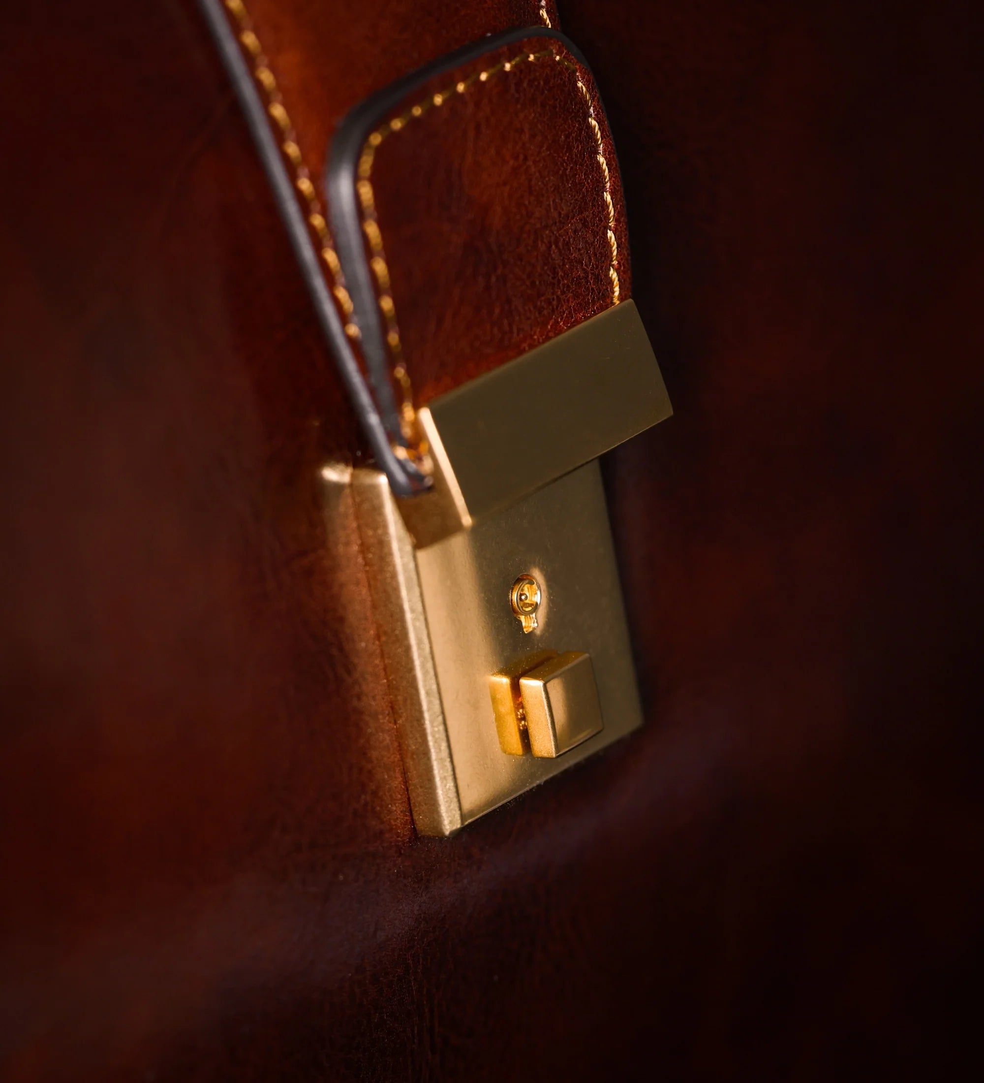 Large Leather Briefcase - Brown | Time Resistance