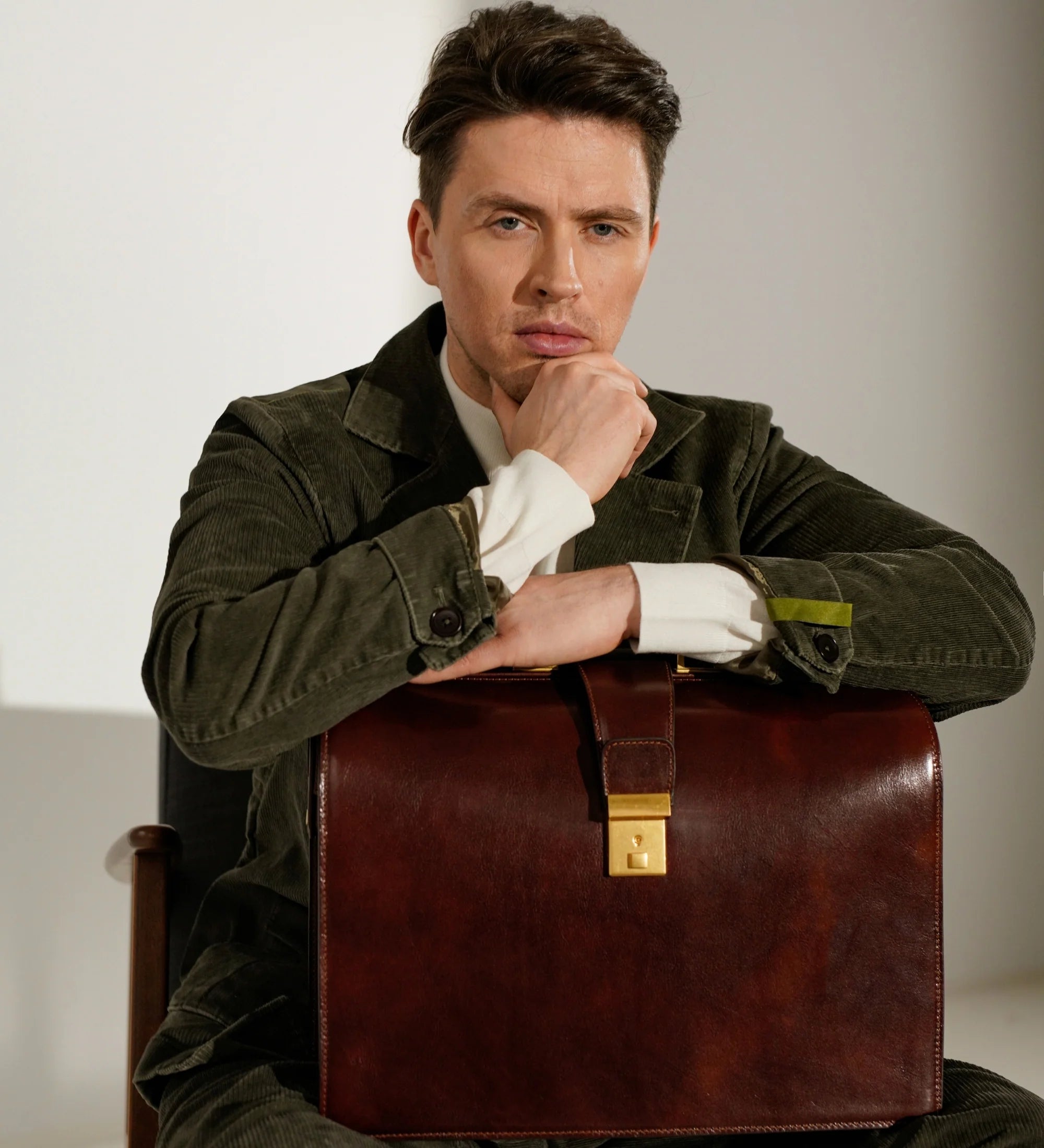 Large Leather Briefcase - Brown | Time Resistance