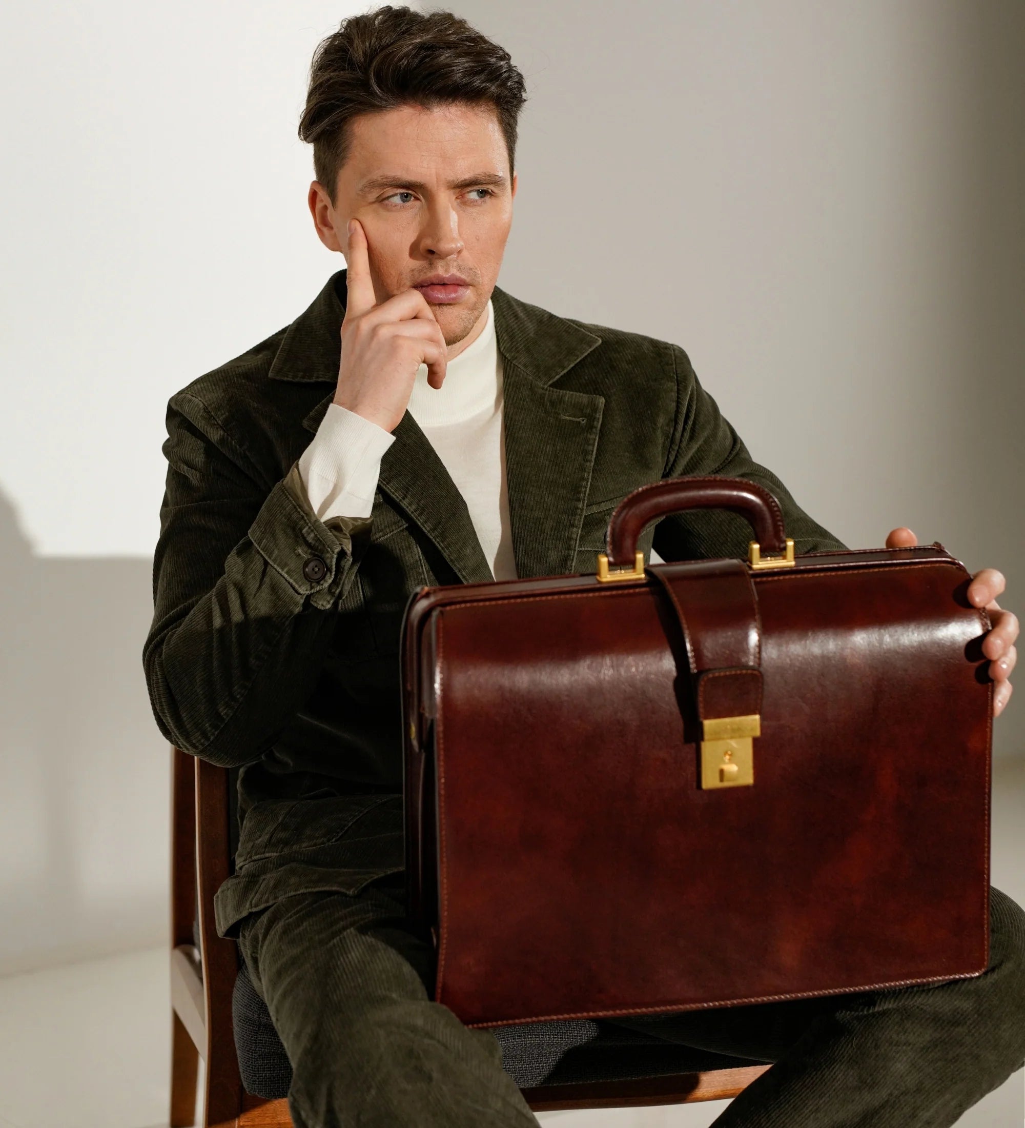 Large Leather Briefcase - Brown | Time Resistance