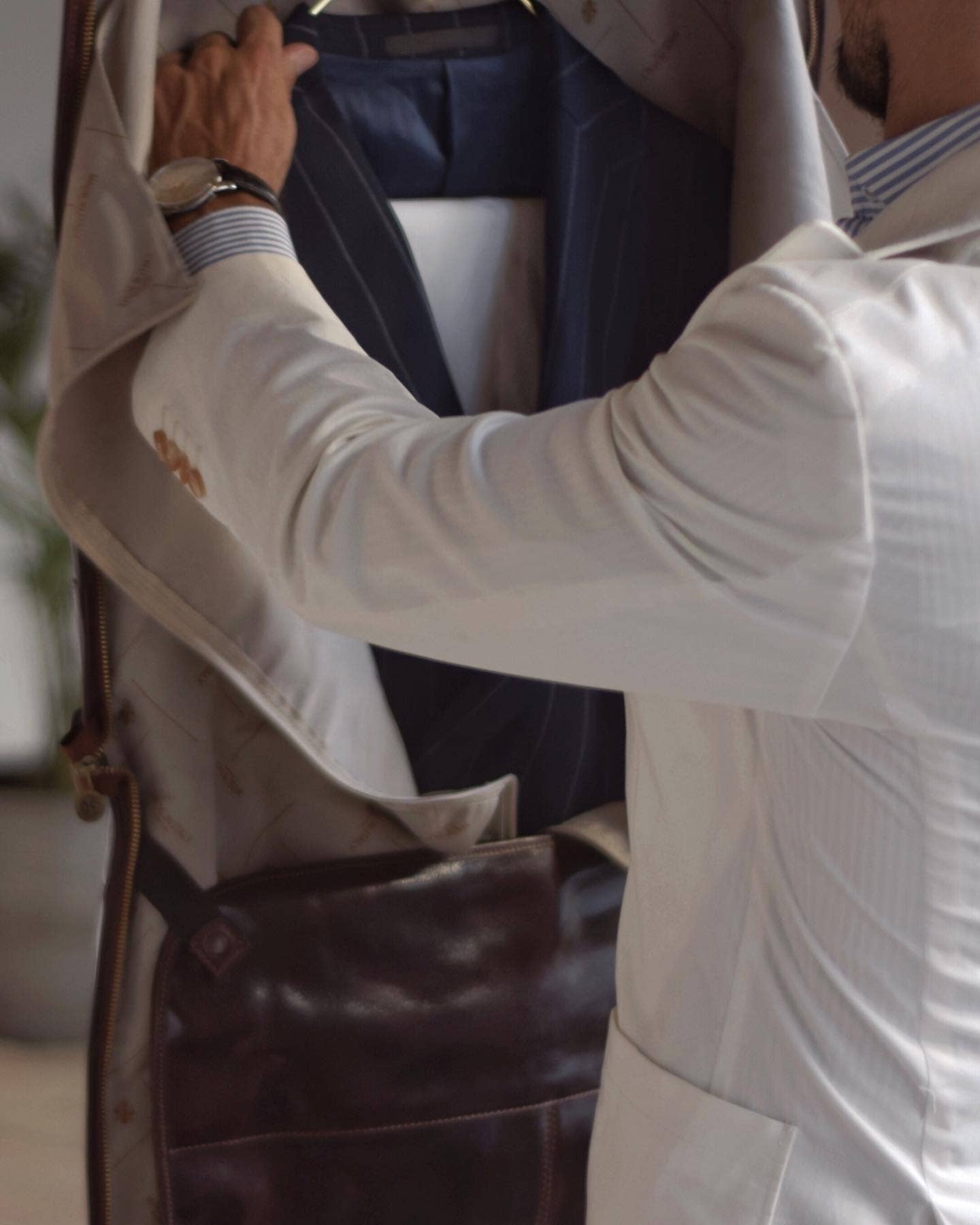 Italian Leather Garment Bag - Travels with Charley | Brown | Time Resistenace