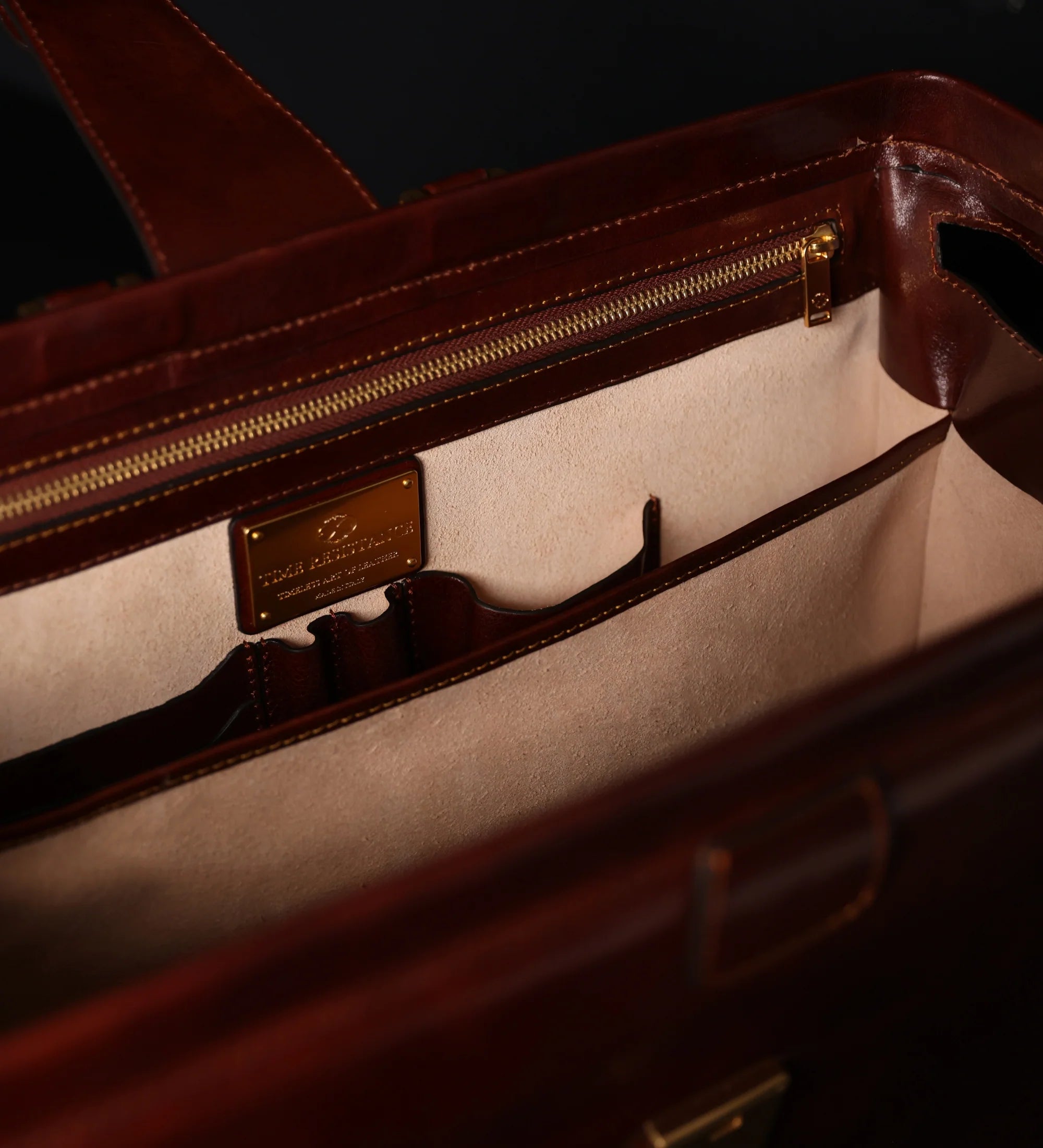 Large Leather Briefcase - Brown | Time Resistance