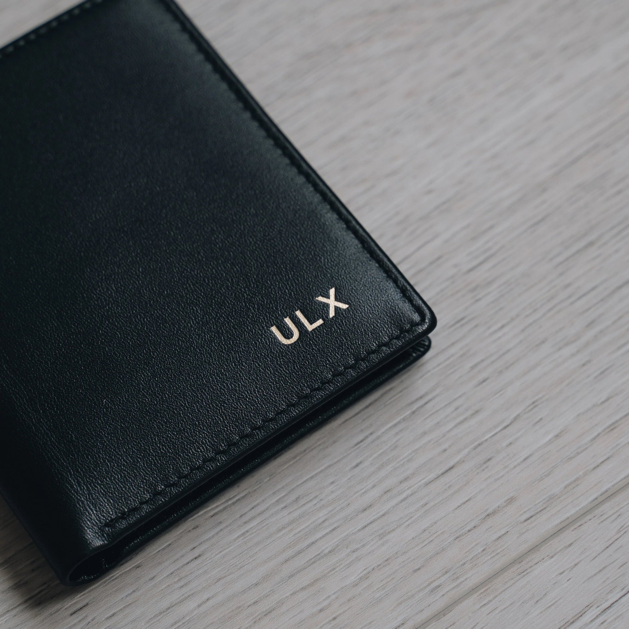 Compact Leather Bifold Wallet - Black & Gold - Dapperfella