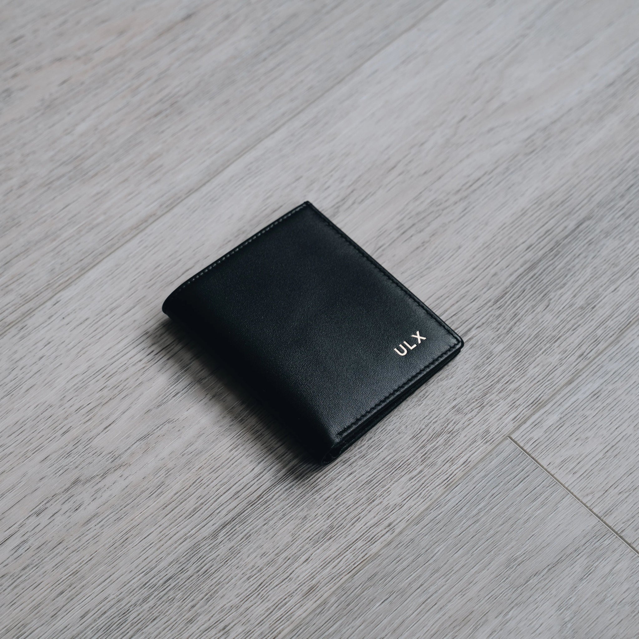 Compact Leather Bifold Wallet - Black & Gold - Dapperfella