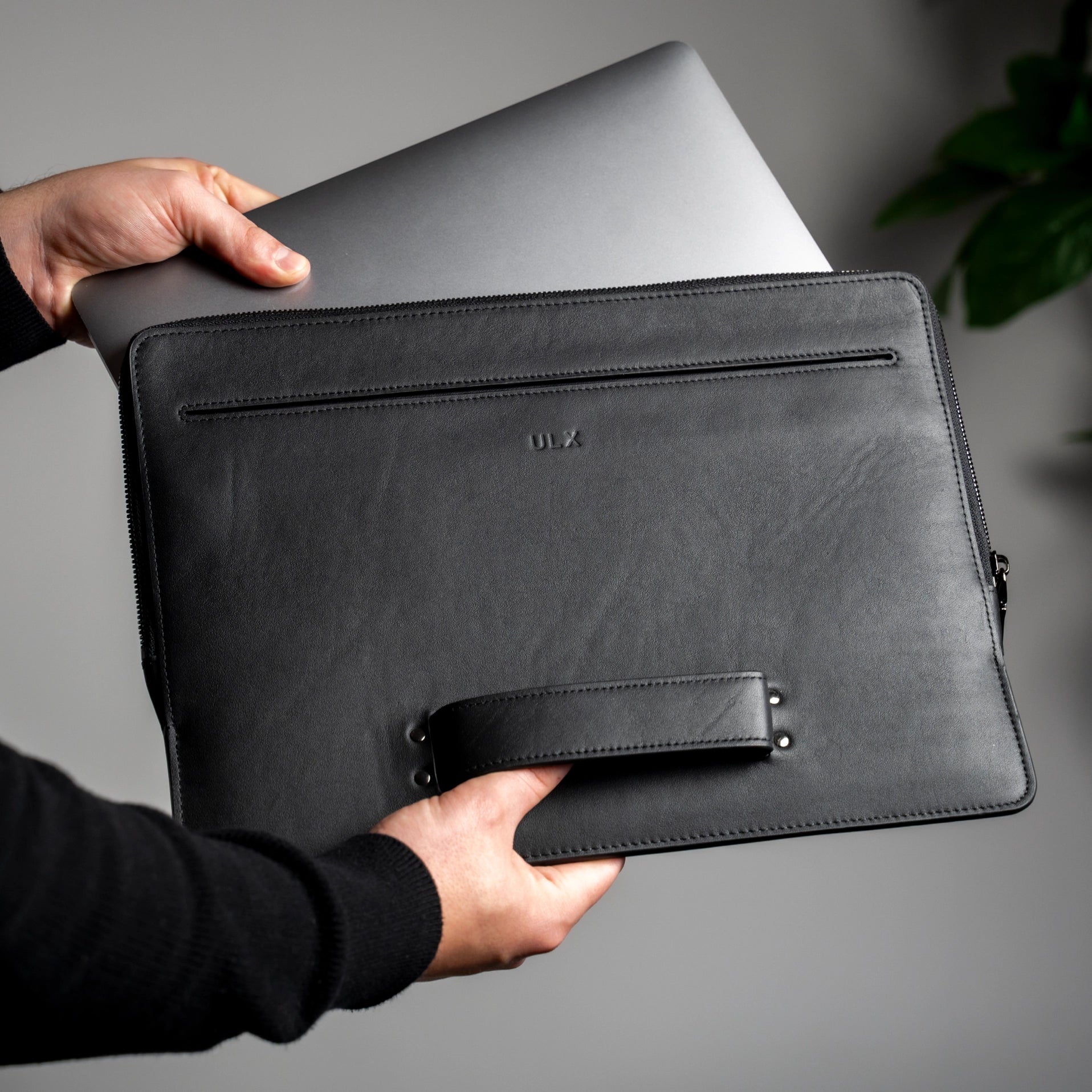 Leather MacBook Sleeve - Black ( 15/16" laptop) - Dapperfella