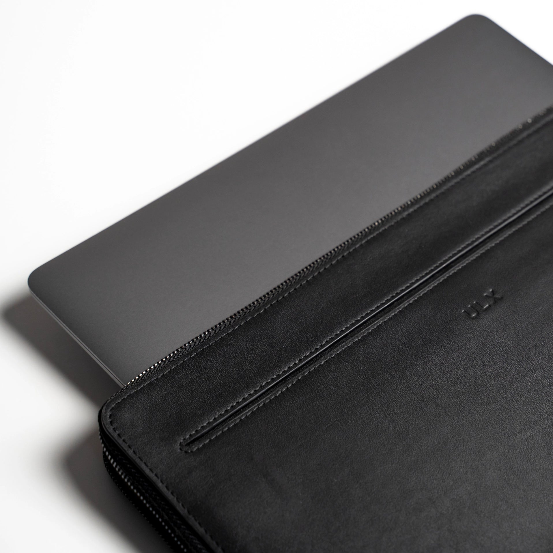 Leather MacBook Sleeve - Black ( 15/16" laptop) - Dapperfella