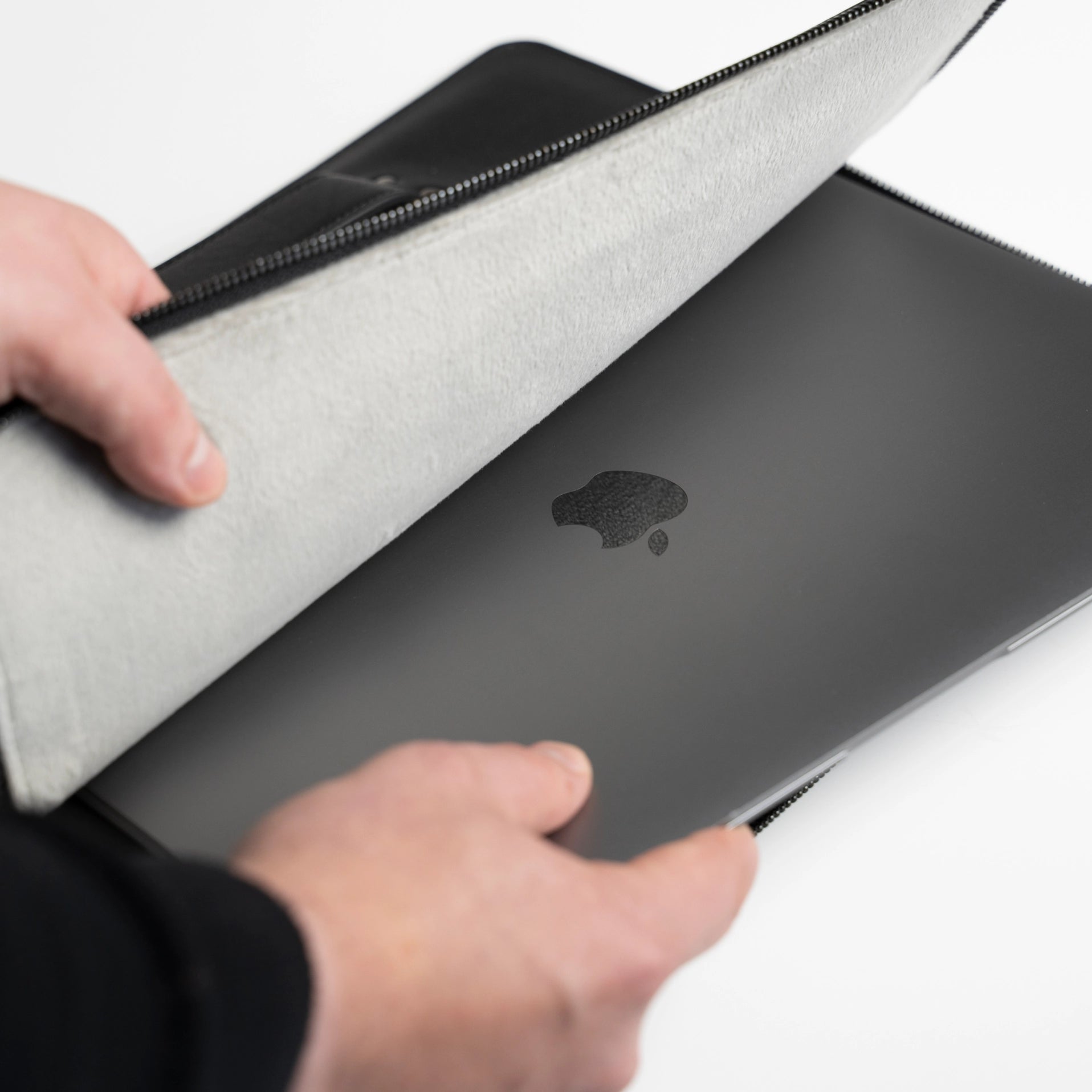 Leather MacBook Sleeve - Black ( 15/16" laptop) - Dapperfella