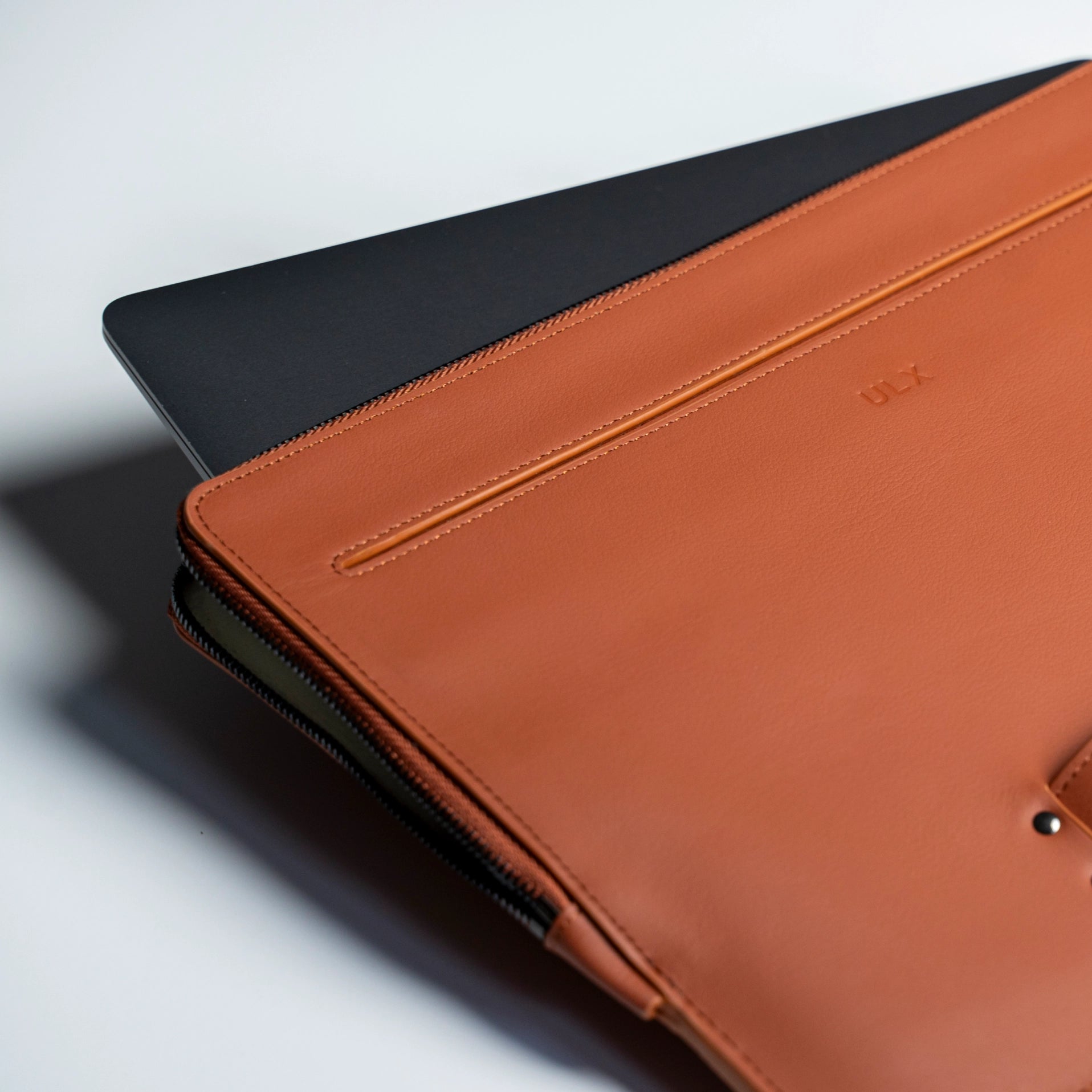 Leather MacBook Sleeve - Brown ( 15/16" laptop) - Dapperfella
