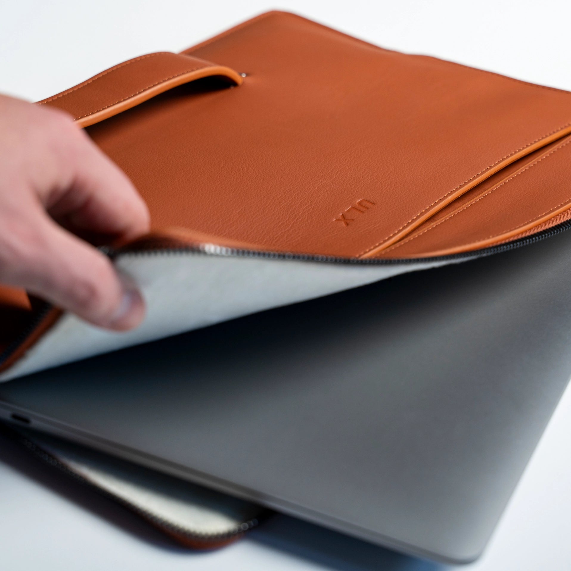 Leather MacBook Sleeve - Brown ( 15/16" laptop) - Dapperfella