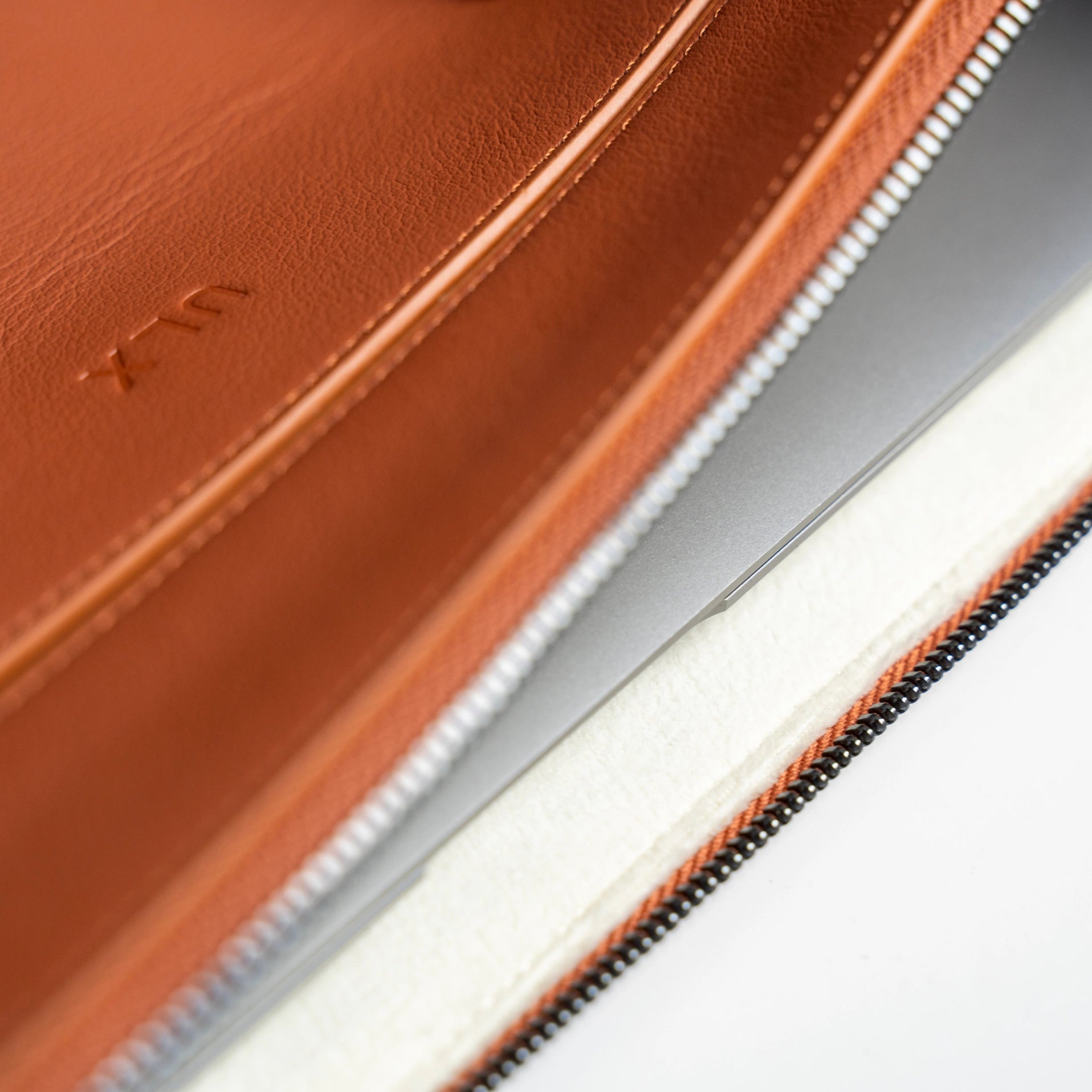 Leather MacBook Sleeve - Brown ( 15/16" laptop) - Dapperfella