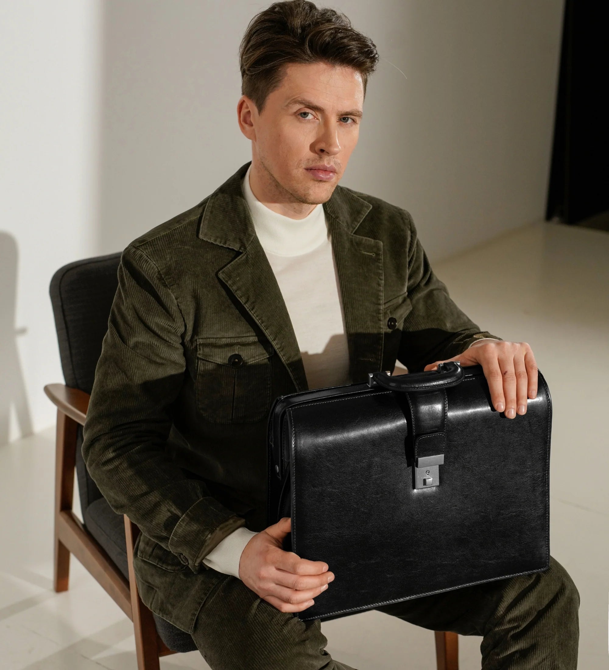 Large Leather Briefcase - Black | Time Resistance