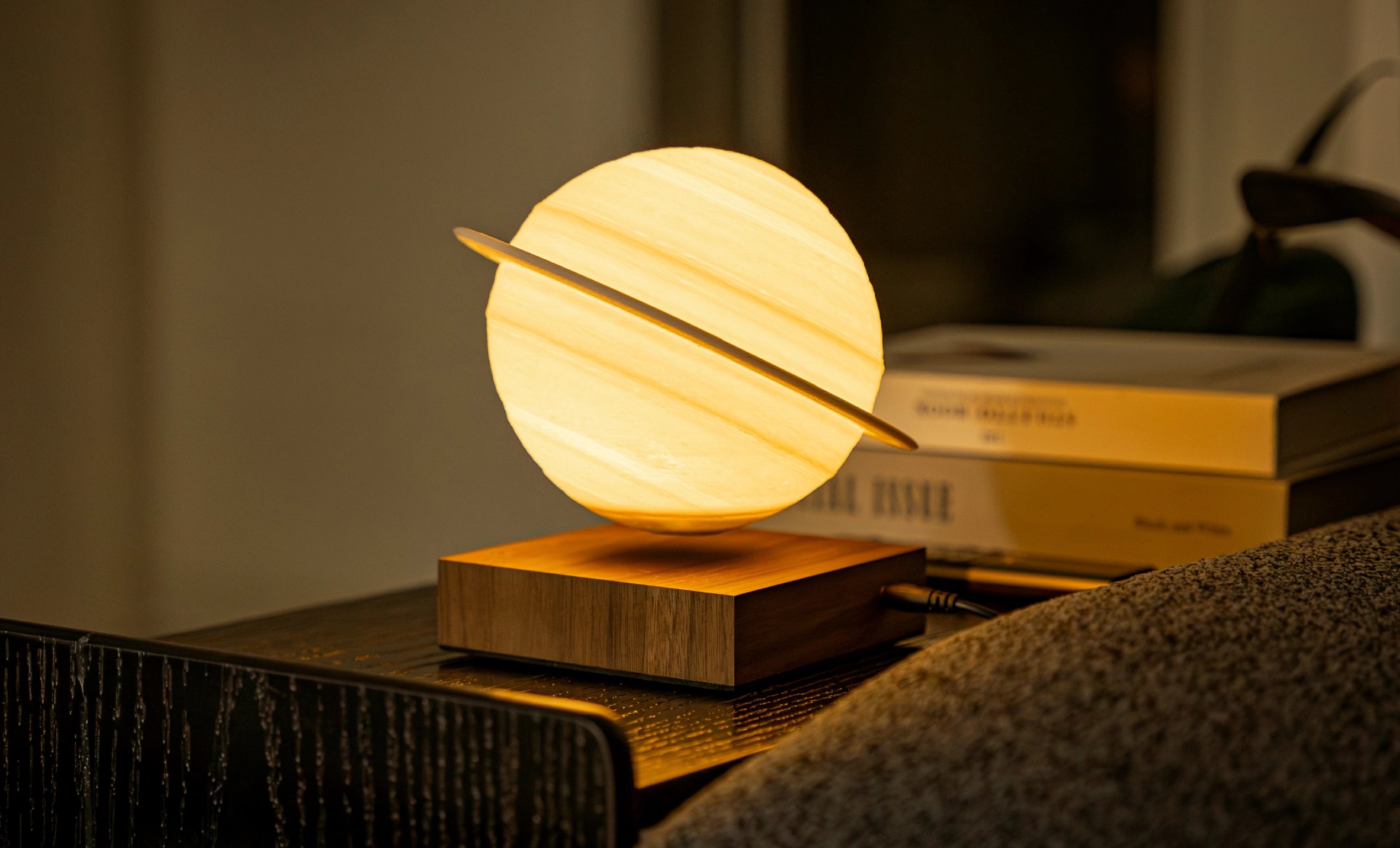 Smart Levitating Saturn Lamp - Walnut