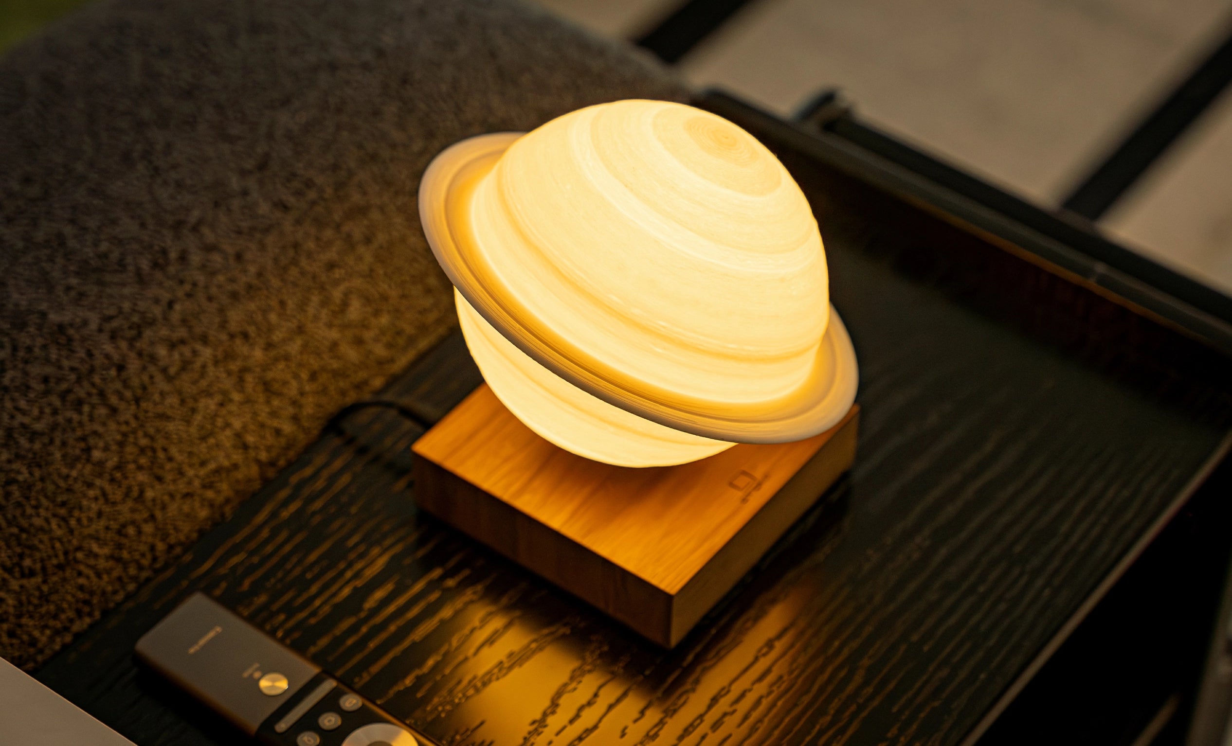 Smart Levitating Saturn Lamp - Walnut